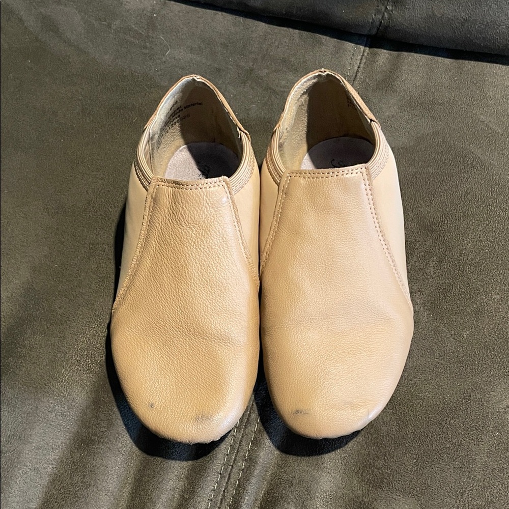 Kids Tan Jazz Dance Shoes (Please read description for sizing!)